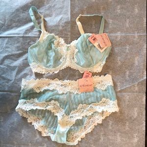 New with tags! Whimsy Blue Bra Panty Set 36D Large
